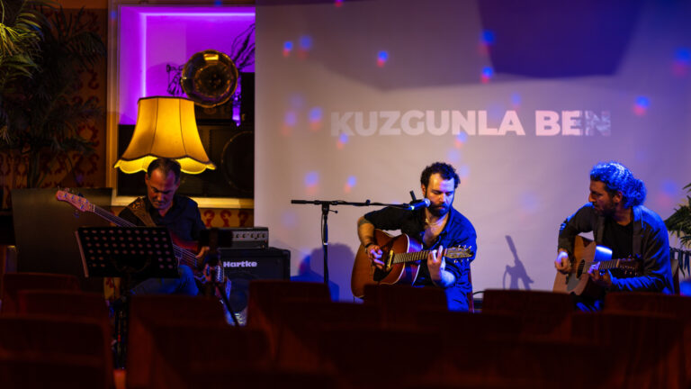 kuzgunla ben acoustic trio (c) arion creative İlkan sücüllü web